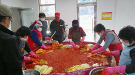 상주서울농장, 이안면 이안2리 부녀회와 김장나눔 봉사