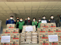 영주시 상망동 새마을지도자협의회·부녀회, 취약계층 사랑의 쌀·라면 기탁
