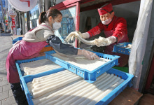 [포토] 대목 앞두고 분주한 대구 봉덕시장 떡집