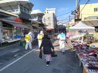 포항시 흥해읍 생활방역단, 전통시장 일대 대대적 방역활동 나서