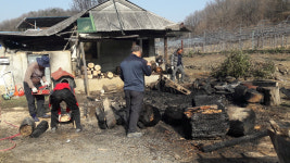 상주시 화동면 양지리 청년회·부녀회, 화재 피해 주민 도와 훈훈