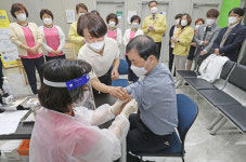 [포토] 황순구·이명옥 의사 부부 코로나19 백신 대구 첫 접종