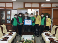 문경시 점촌3동 새마을지도자·부녀회, 비누 판매 수익금으로 장학금 전달