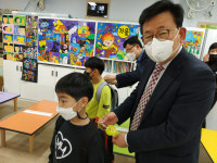 안동교육지원청, 영가초 어린이 교통안전용품 옐로카드 배부