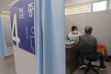 [포토] 대구 동구·달서구 75세 이상 일반인 화이자 백신 접종 시작