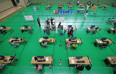 [포토] 꽃에 집중…대구광역시 장애인 기능경기대회