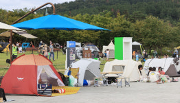 [포토] 텐트·돗자리 이용금지 무색한 대구 강정보 디아크광장