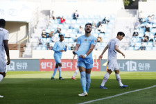대구FC, 골키퍼·수비 집중력 부족…수원에 0-2 완패