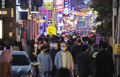 [포토] 핼러윈 데이 앞둔 대구 동성로 '구름인파'