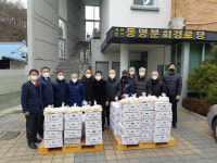 칠곡군 동명면 상공인협의회, 경로당 32개소에  떡국떡 전달