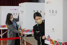 [포토] 대구 동구 효목2동, 대통령선거 사전투표소 설치