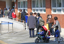 [포토] 제20대 대통령선거 본투표…북적이는 대구지역 투표소