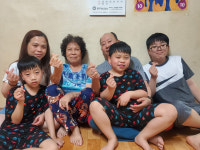 사랑 넘치는 여섯식구…문화적 차이 무색 버팀목