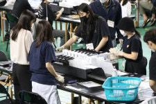 [포토] 대구실내체육관 개표 작업