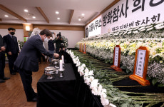 [포토] 권영진 대구시장, 법률사무소 방화참사 희생자 합동분향소 조문