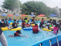 예천군 한천 물놀이장 개장...첫날 1000여명 입장 북적