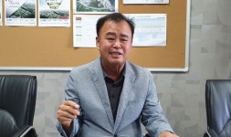 [이사람] 김만식 경산시축구협회장…국제 스포츠마케팅으로 축구메카 경산