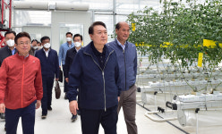 [포토] 윤석열 대통령, 상주 스마트팜 혁신밸리 방문