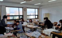 경산시여성회관 평생교육 손뜨개반, 어르신 위한 무릎담요 기탁