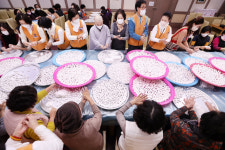 [포토] 한알 한알 정성을 다해