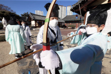 [포토] 집중 또 집중…대구향교 겨울방학 청소년 충효교실