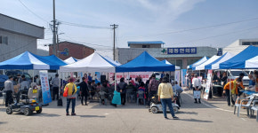 군위군 자원봉사센터, 의흥 전통시장서 자원봉사가 꽃피는 오일장 진행