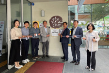 영주시, 두 번째 복지사각지대 신고센터 노인복지관 지정 현판