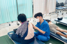 청송군보건의료원 방문보건팀, 장애인 대상 찾아가는 한방사업 마무리