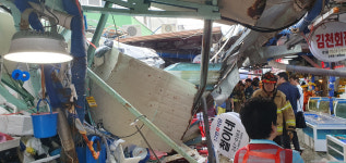 포항 죽도시장 인근 공영주차장서 차량 떨어져…상인 10여명 부상·병원 이송