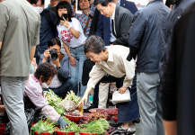 [포토] 대구 달성군 현풍백년도깨비시장 찾은 박근혜 전 대통령