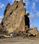 울릉도 관광명소 통구미 거북바위 일부 붕괴...관광객 4명 중경상