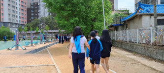안동 길주중 교정 황톳길, 지역 명소로 자리 잡아…맨발걷기 호응