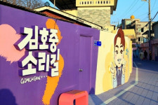 철거하라 vs 철거 안돼…김천 김호중 소리길 존폐기로