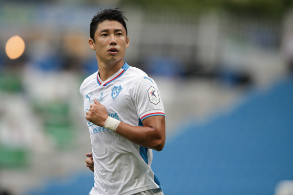 포항 스틸러스, 이호재의 멀티골로 태국 빠툼 유나이티드 완파하며 ACL2 16강 진출 확정