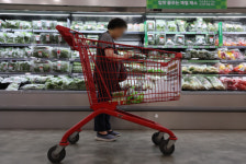폭우·폭염에 더 커지는 먹거리 물가 불안