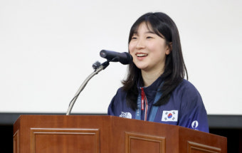 [포토] 파리올림픽 금메달 반효진 금의환향…대구체고 환영식