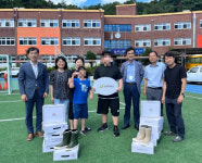 굿네이버스 경북사업본부, 포항명도학교에 마크모크 레인부츠 전달