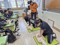 경산소방서, 경산여중서 찾아가는 응급처치 교육 실시…심폐소생술 실습 중심