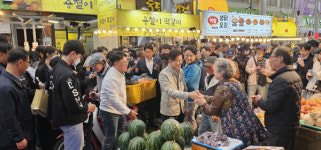 [포토] 포항 죽도시장 찾은 김문수 후보