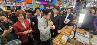 [포토] 포항 죽도시장 찾은 김문수 후보