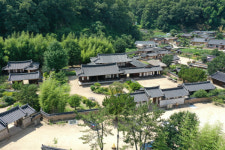 청송군, 산불 극복 기원 외씨버선길 걷기행사 개최…자연 회복 발걸음에 담는다