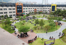 경산여고, 제22회 버스킹 행복음악회 성료…교정 가득 울린 우정과 선율