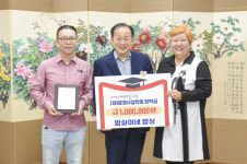 가수 밤실이 김영성, 문경시장학회에 장학금 100만원 기탁