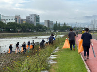 경산 서부1동, 집중호우로 인한 오염 물질 수거·강변 정화 활동