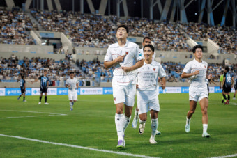 이호재 화끈한 선제 결승골…포항, 상위권 도약의 불 붙였다