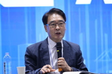 [포토] 2025 경북포럼 철강산업 위기극복과 지속가능한 지역발전 현장