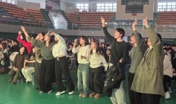 영천 고3, 수능 스트레스 레트로 축제로 날렸다…550명 모여 시간여행