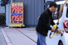 [포토] 중동 전쟁 여파에 국제유가 급등…대구 주유소 차량 행렬