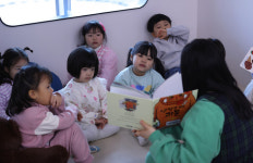 [포토] 미끄럼틀·볼풀장서 뛰노는 아이들…내당도서관 어린이자료실 북적