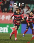 포항, 전반 3분 실점·퇴장 악재 속 서울에 0-1 패배
